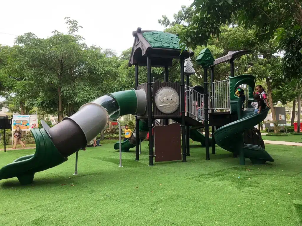 Taman Ramah Anak Surabaya : Taman Cahaya Surabaya