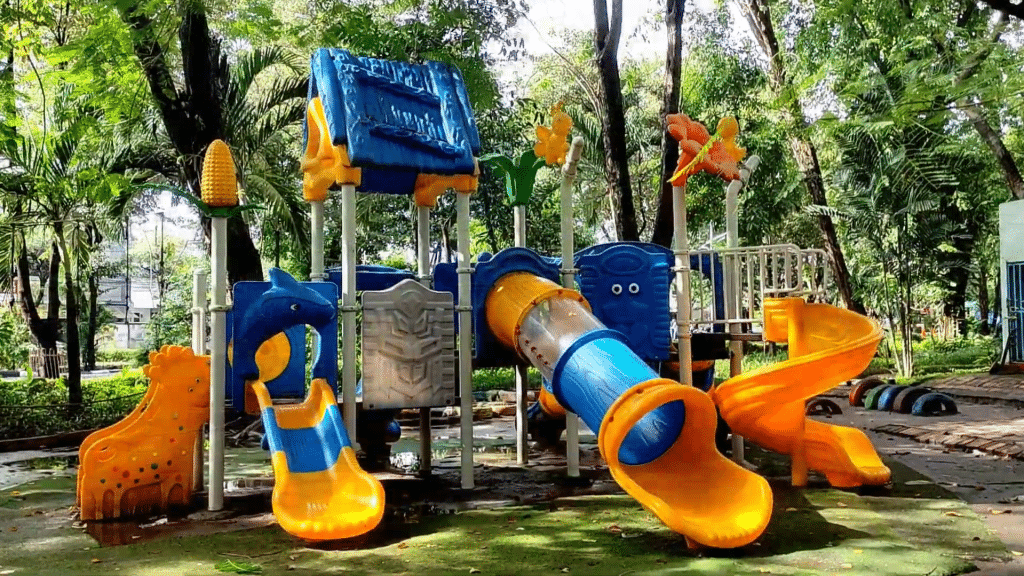 Taman Ramah Anak Surabaya : Taman Flora Surabaya