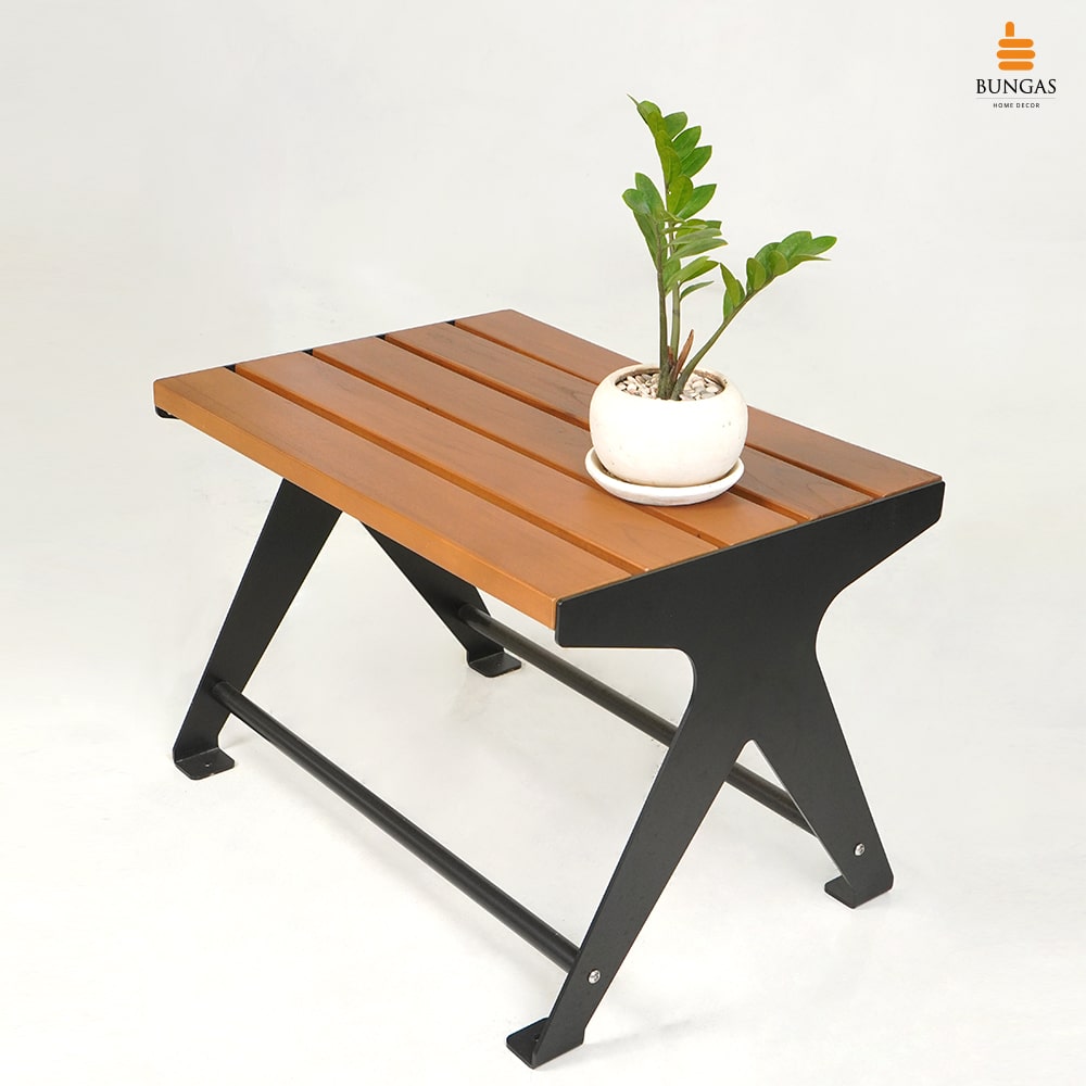 Aruna Table