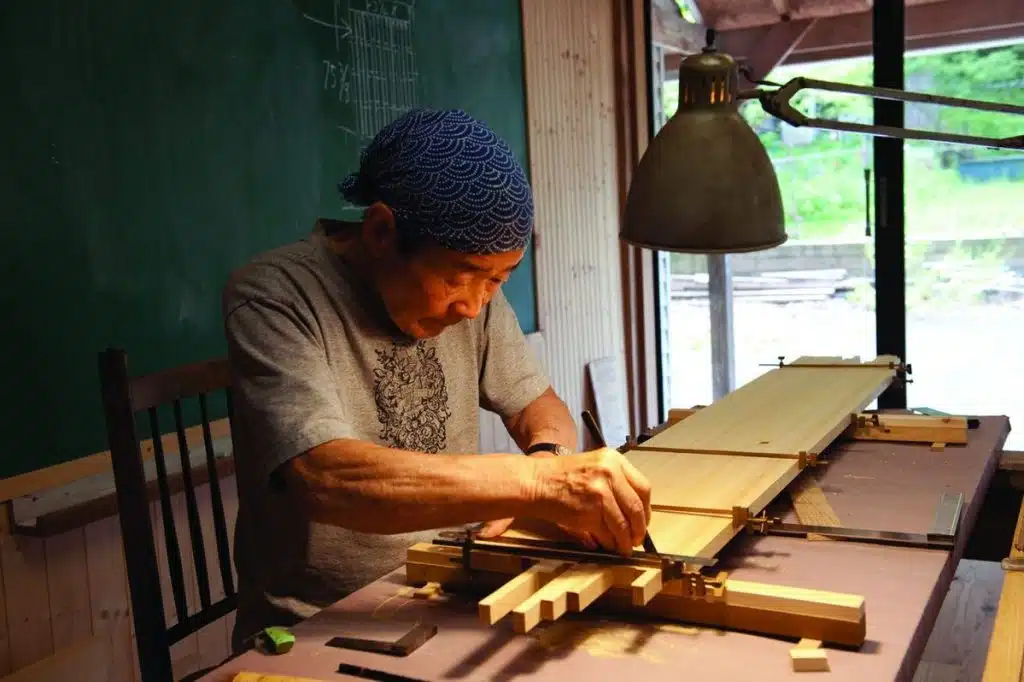 Kursi Jepang Kayu