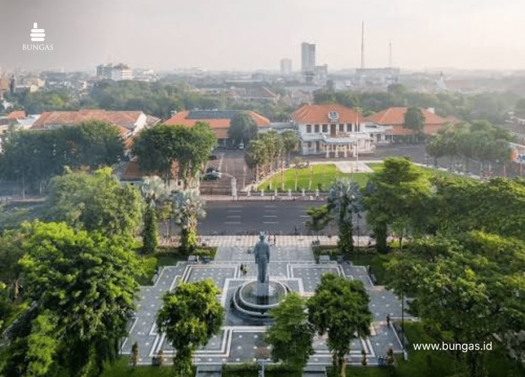 Taman Apsari Surabaya menjadi salah satu taman ramah anak di kota tersebut.